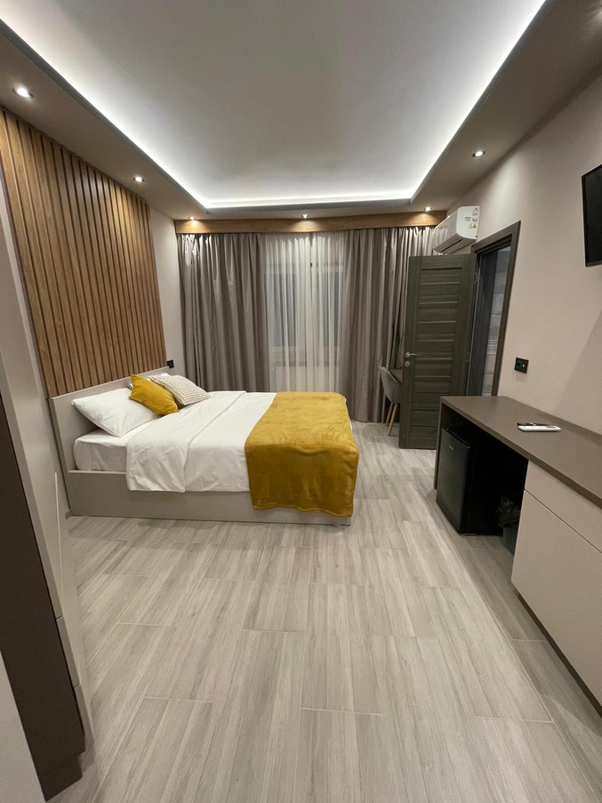 Luxury 2 *